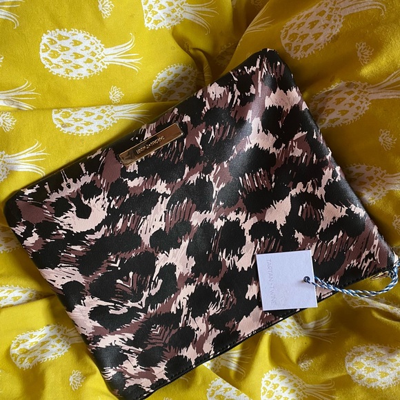 tartwan & twine Handbags - Make up bag or clutch